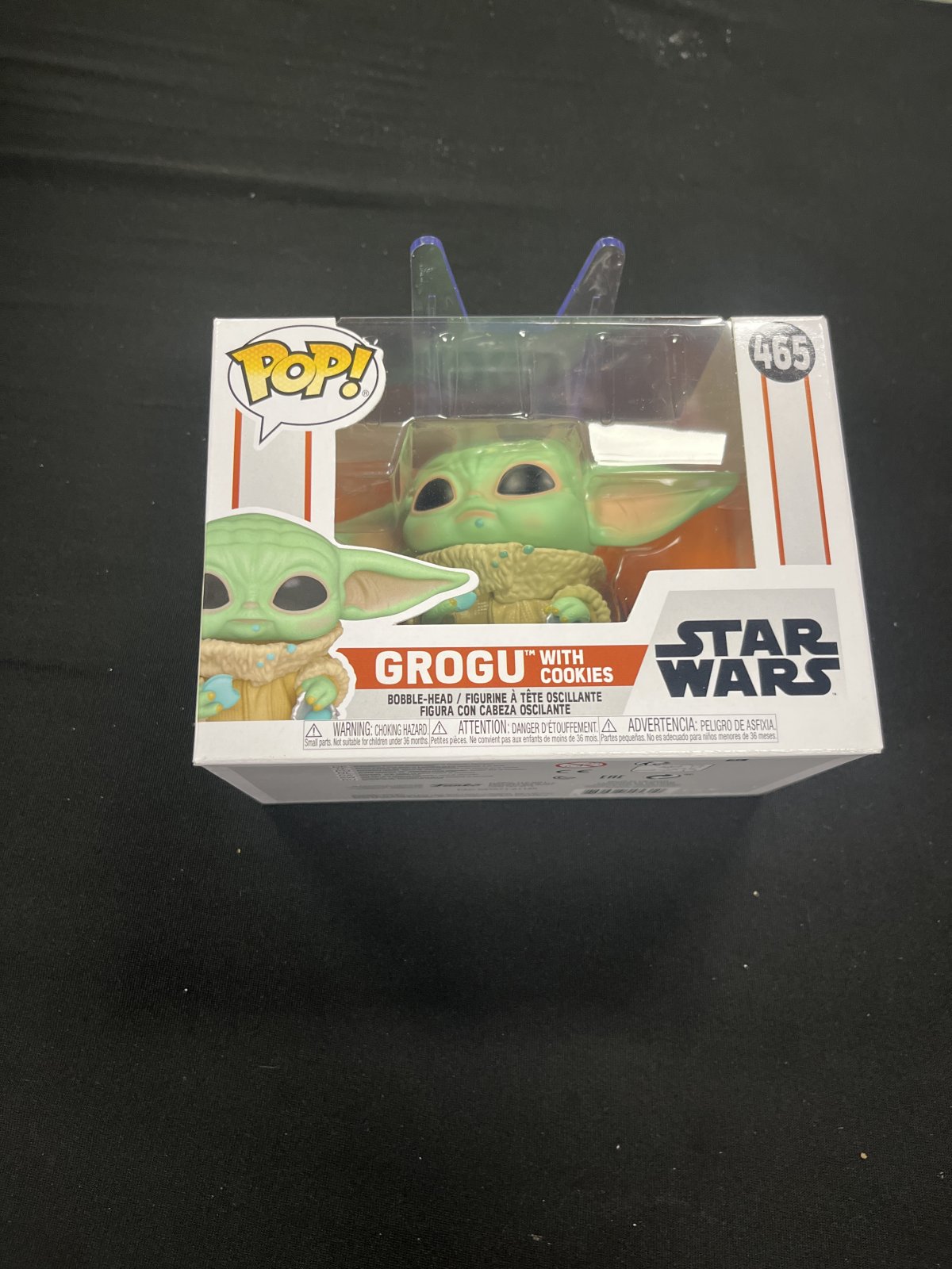 FUNKO POP! STAR WARS: The Mandalorian - The Child with Cookie Funko Gifts