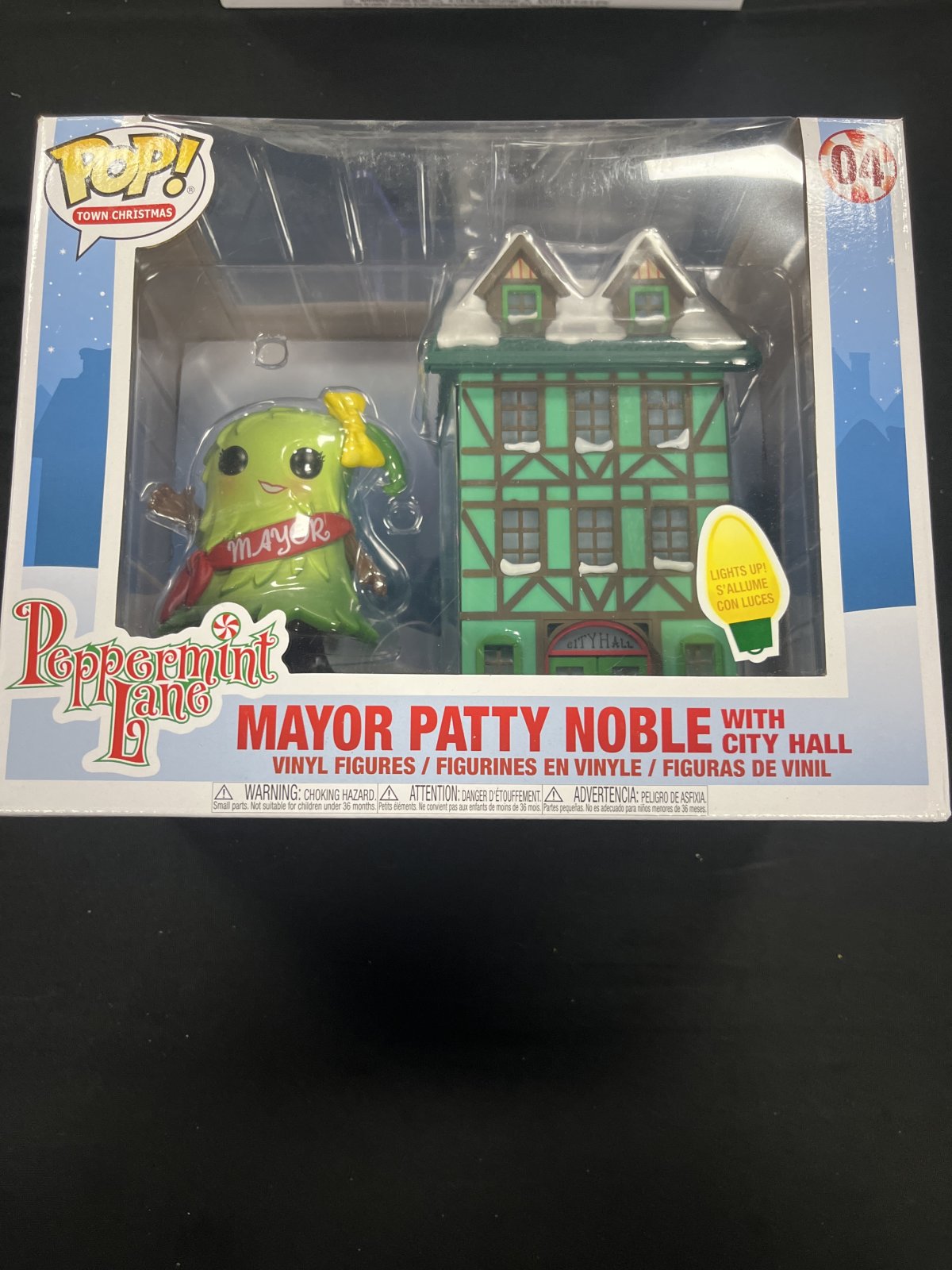 Funko POP! Town: Holiday - Town Hall w/ Mayor Patty Noble